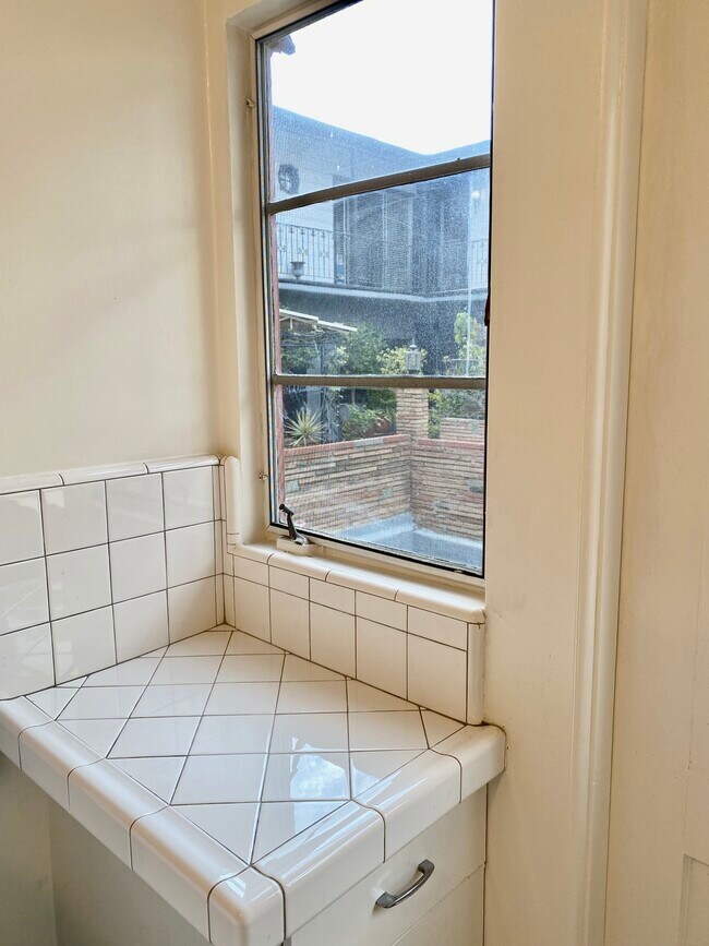 1935 1/2 Palmerston Place unit 1935.5, Los Angeles, CA 90027 - photo 6