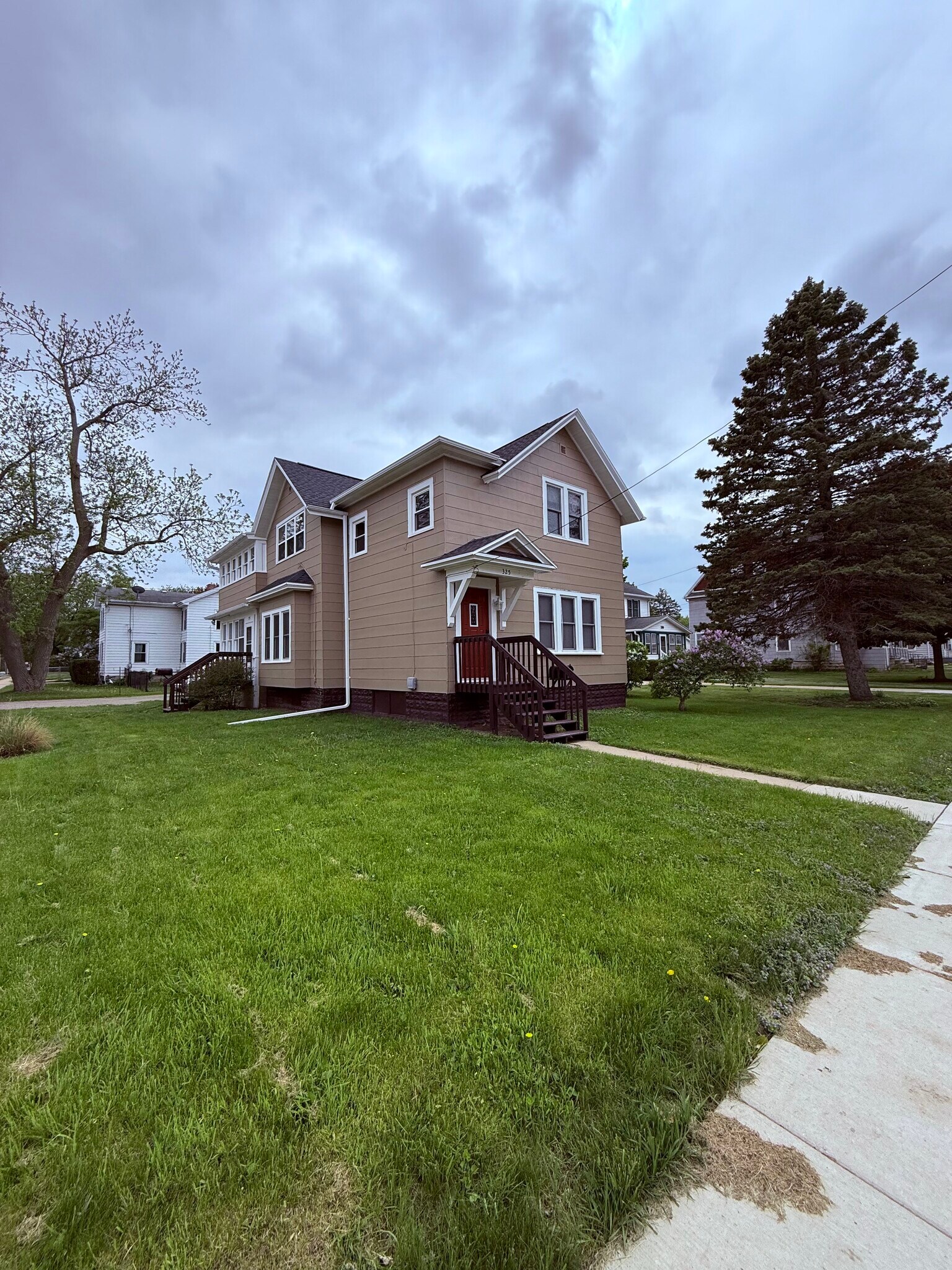 325 E Lincoln Ave unit 2, Oshkosh, WI 54901 - photo 1