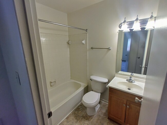 600 Reusens Rd unit F63, Lynchburg, VA 24503 - photo 5