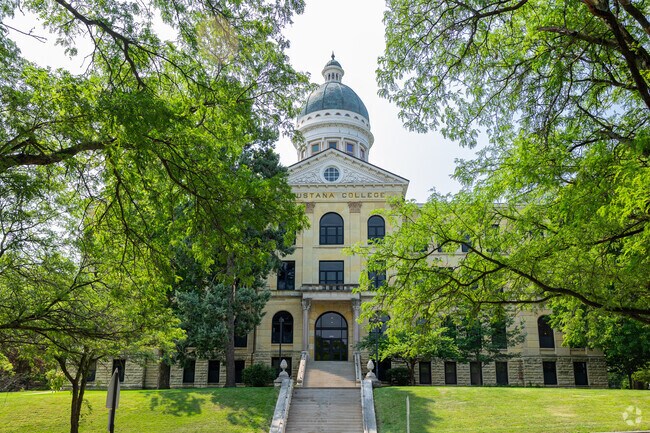 Augustana College is the centerpoint of College Circle.