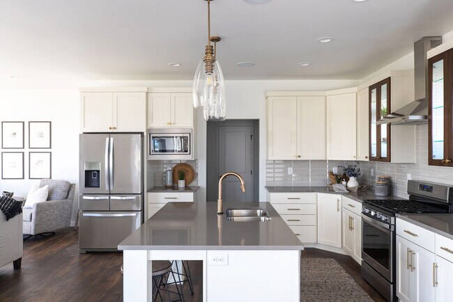 6605 - Kitchen 3.jpg
