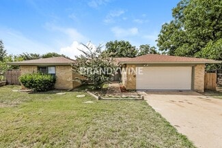2310 Stockbridge Ct, Pantego, TX 76015