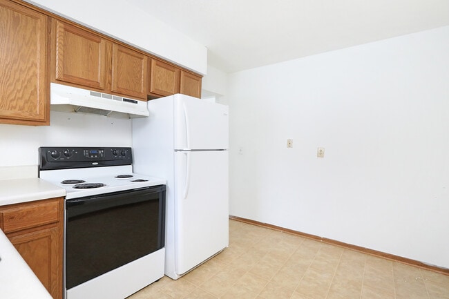 2537 Lynner Dr, Des Moines, IA 50310 - photo 2