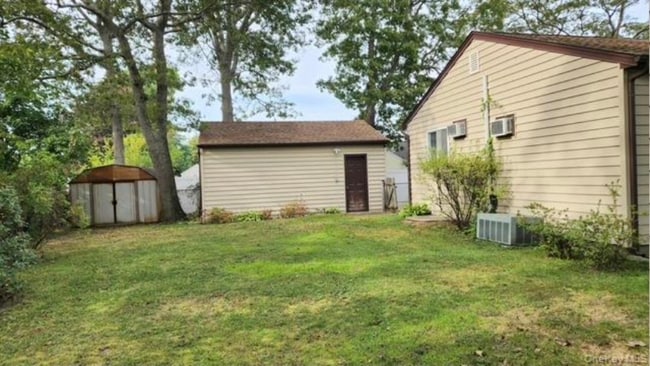 72 Propose Rd unit House with basement, Shirley, NY 11967 - photo 7
