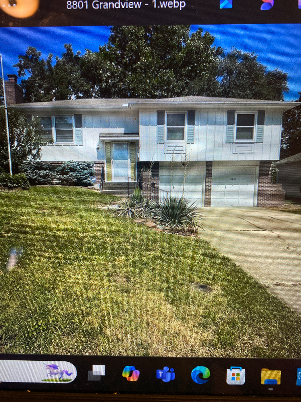 8801 Grandview St, Overland Park, KS 66212