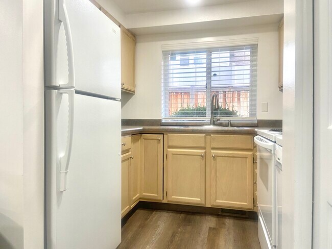 5341 S Trunk Bay Cir, Salt Lake City, UT 84107 - photo 5