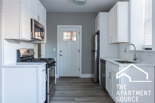 3939 N Janssen Ave unit 3, Chicago, IL 60613 - photo 2