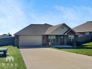 2117 Ridge St, Gentry, AR 72734