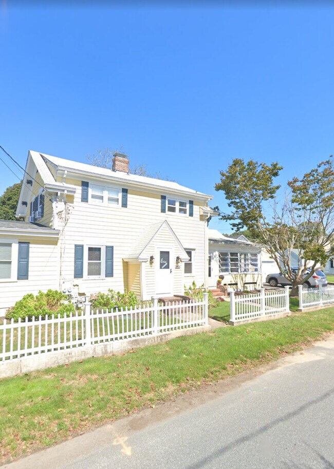 24 Waterman St unit 2, Cumberland, RI 02864 - photo 2