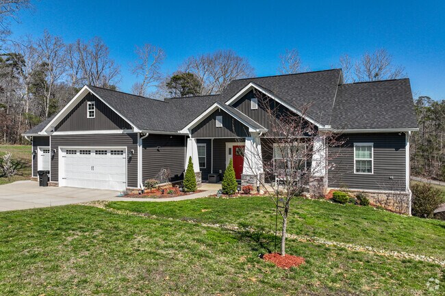New Craftsman style homes are becoming a popular choice in Friendsville.