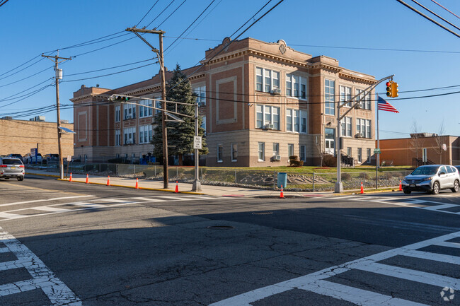 The Roosevelt Elementary School earns an average of B- on Niche.