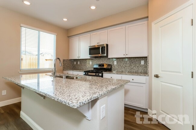 2037 Comstock Ln, Lincoln, CA 95648 - photo 5