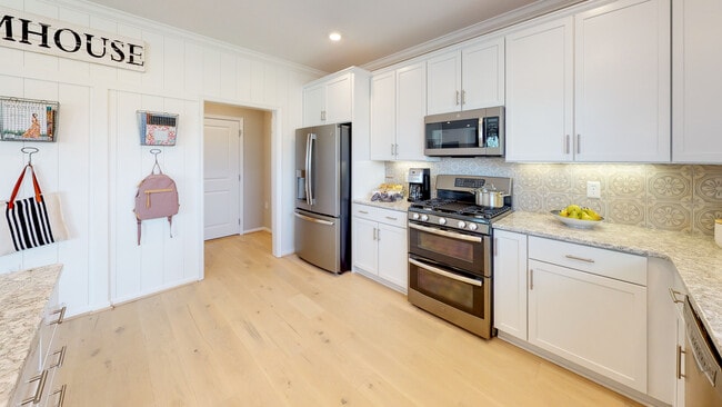 613 Crestfield Dr, Chesapeake, VA 23320 - photo 3