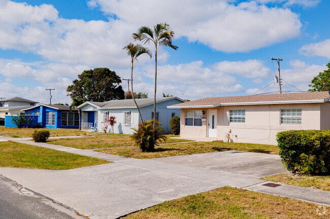 Ranch homes with vibrant hues paint the lively streets of Roosevelt Estates.