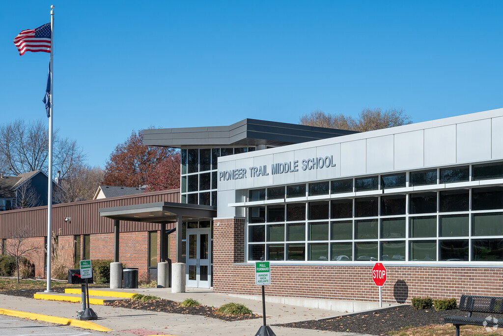 Pioneer Trail Middle School is located in Olathe, Kansas.