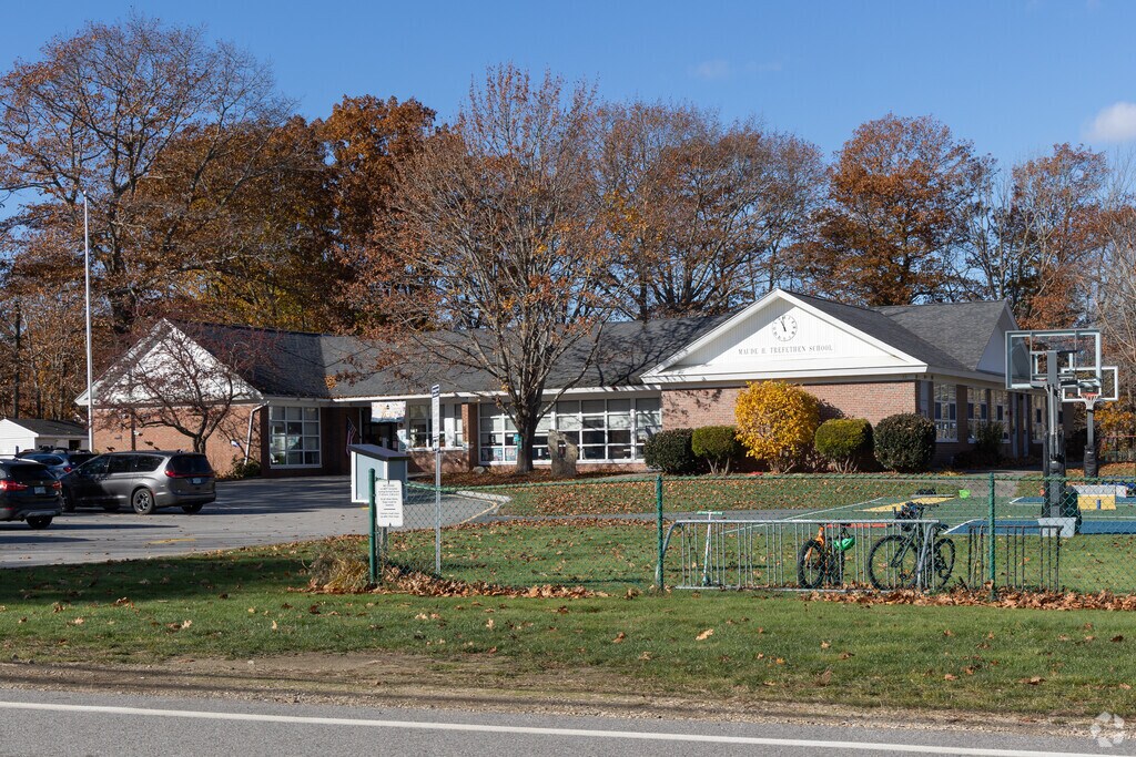 Maude H. Trefethen School is a public school located in New Castle, NH.