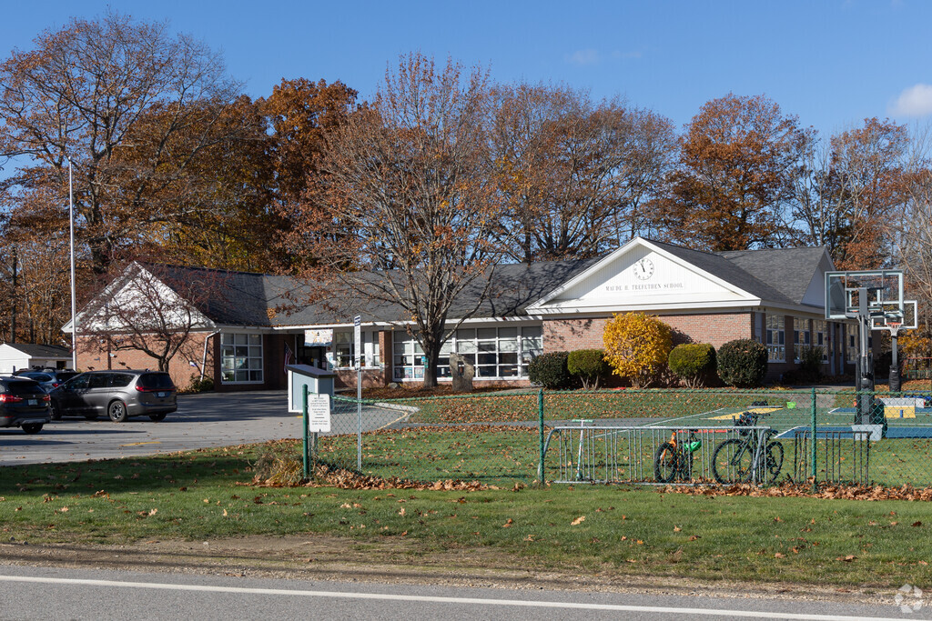 Maude H. Trefethen School is a public school located in New Castle, NH.