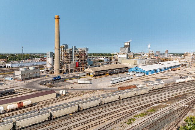 Professionals catch the nearby highway to reach major employers, like Caterpillar and ADM.