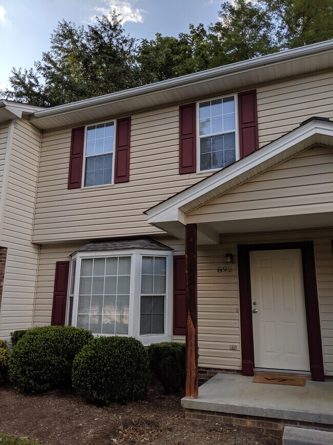 892 Patrick Henry Dr, Blacksburg, VA 24060