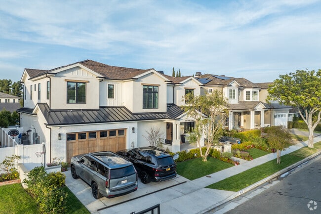 Many homes in Harbor View Homes have undergone renovations for more space and modern designs, such as contemporary Cape Cod-style.
