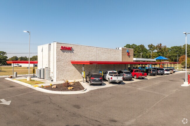 There are a handful of chain restaurants around Southview Acres such as Sonic.