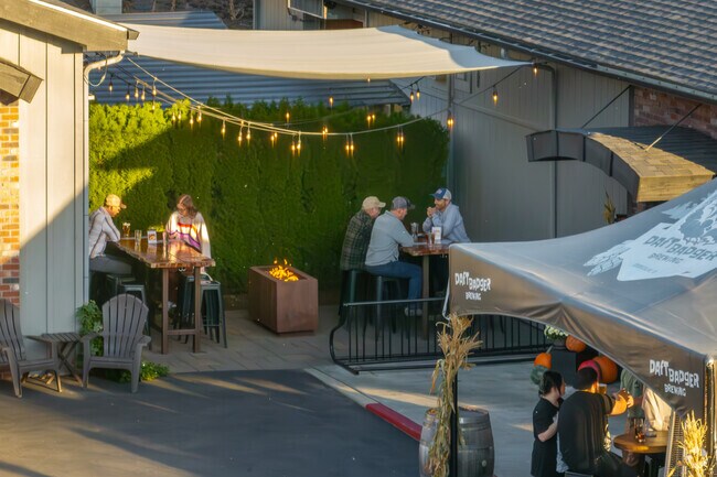 Daft Badger is a neighborhood 10 barrel brewpub serving locals and weary travelers.