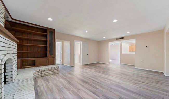 10240 Calcutta Dr unit B, Socorro, TX 79927 - photo 2