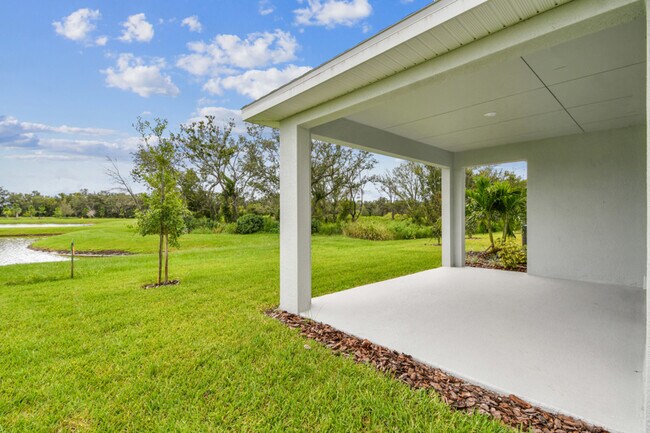 10648 Crescent Creek Crossing, Parrish, FL 34219 - photo 4