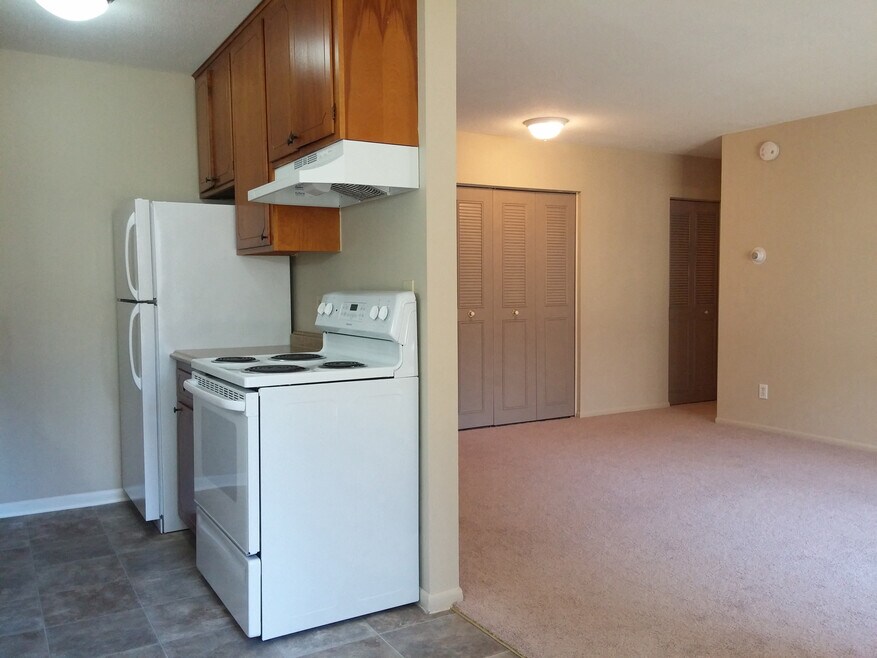 Cedar Crest Apartments 8949 Old Cedar Ave S, Bloomington, MN