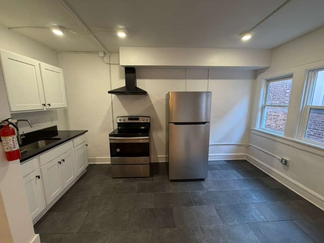 1384 W 83rd St unit 403, Cleveland, OH 44102 - photo 2