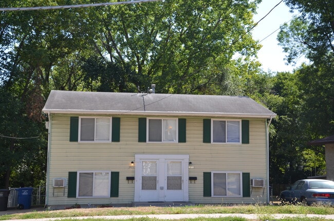 1921 E 33rd St, Des Moines, IA 50317 - photo 2