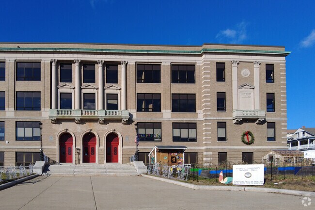 Webster Extension in Everett has 171 students total.