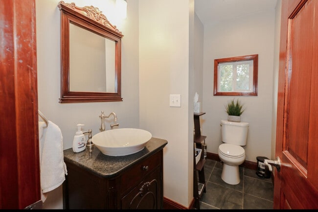 331 E High St unit 331 E High, Manchester, NH 03104 - photo 7