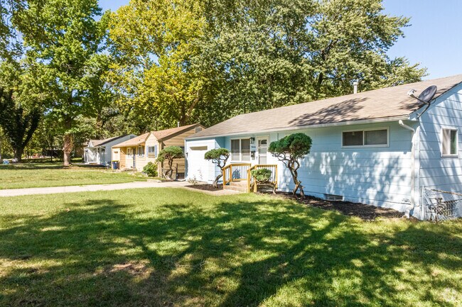 Homes in Oldham Farms feature spacious lots with mature trees.