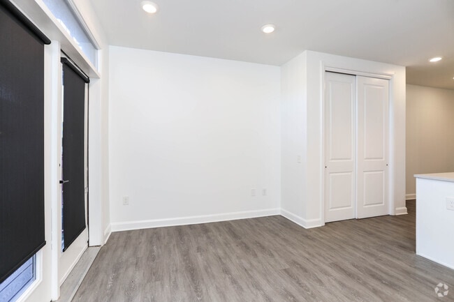 Studio, 1BA - 416 SF - Amber