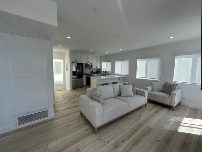 221 36th Place unit M.B.ModernSeaView, Manhattan Beach, CA 90266 - photo 2