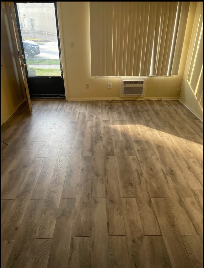 17650 Palmer St unit One story building, Melvindale, MI 48122 - photo 6