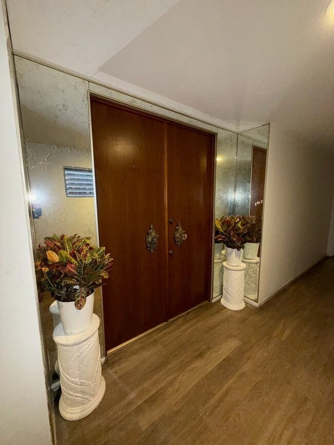 1541 S Hayworth Ave Unit 102, Los Angeles, CA 90046