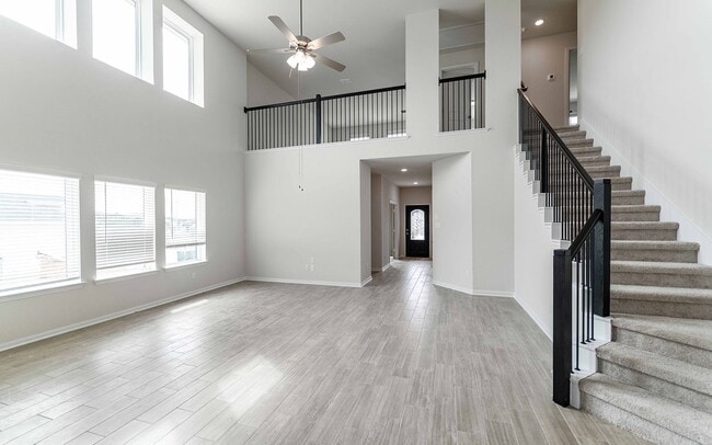 128 Buttercup Aly, San Antonio, TX 78245 - photo 4