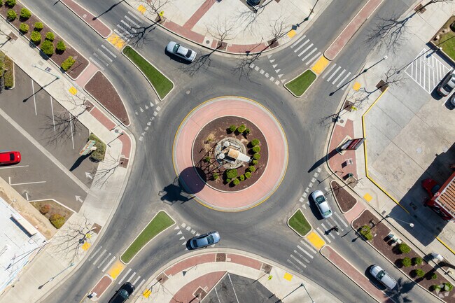 The main roundabout in Lindsay keeps traffic moving effectively.