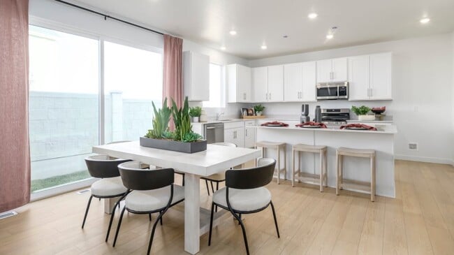 7572 S Tourmaline Way W, West Jordan, UT 84081 - photo 3