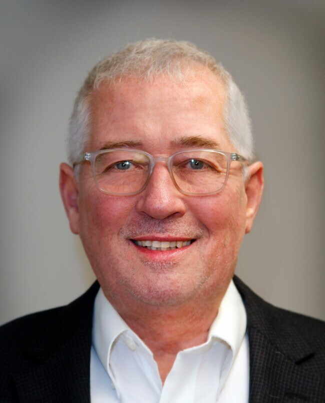 Larry Alvarez