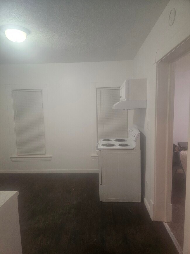 1326 Bridge St unit upper, Ashtabula, OH 44004 - photo 6