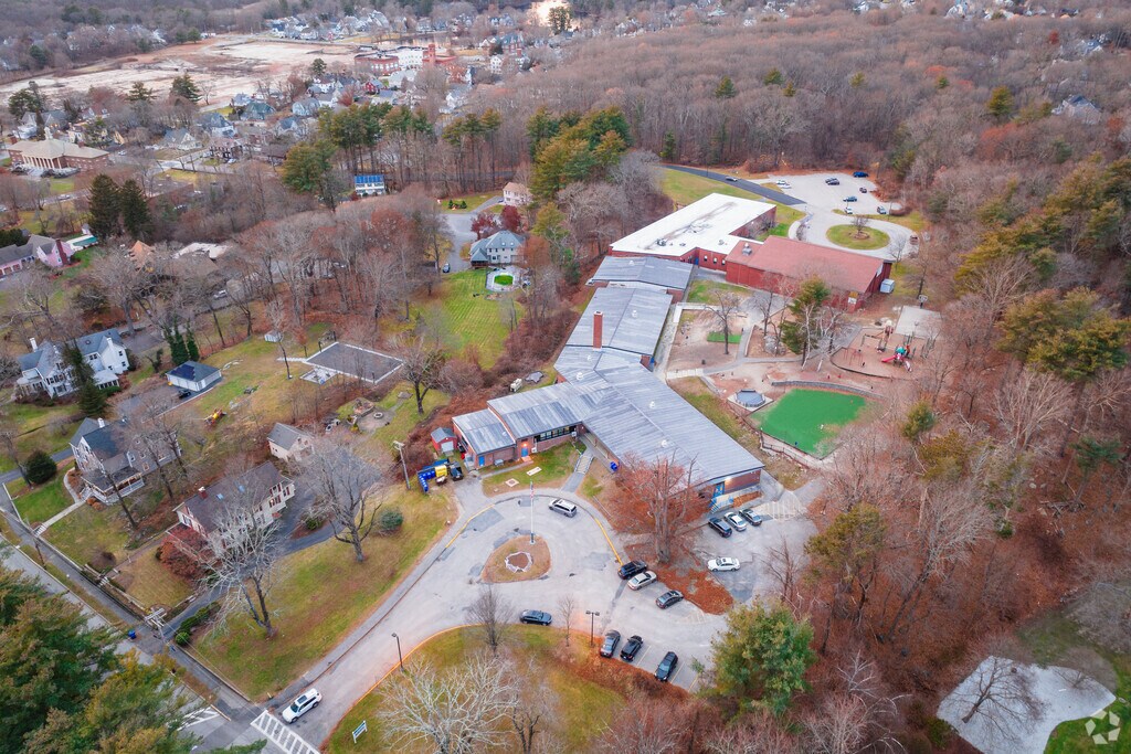 Memorial Elementary School provides a well-rounded education and promotes academic excellence.