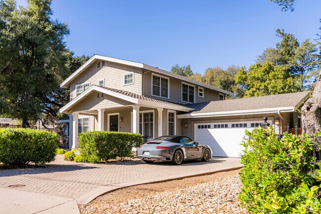 With tree-lined streets and impeccably designed residences, Glen Una is a hidden gem in the heart of Silicon Valley.