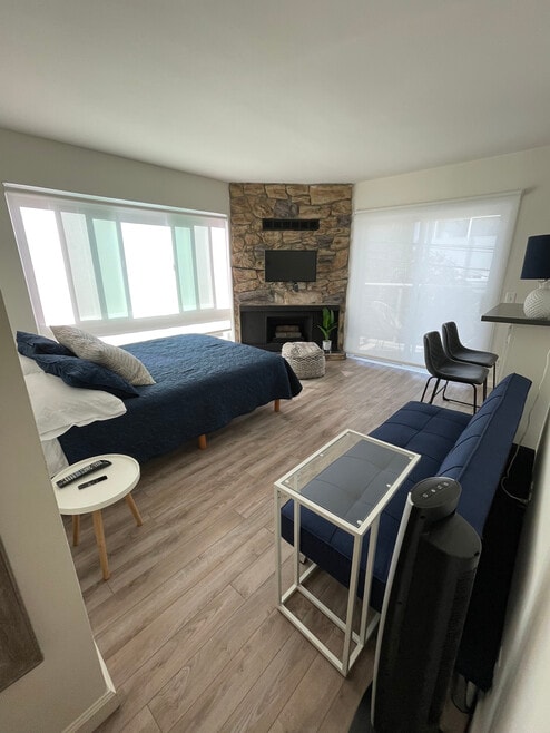 Cozy Bright Studio on Beach