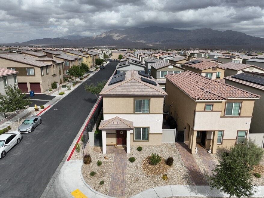 7217 Sunray Point St, North Las Vegas, NV 89084 - photo 2