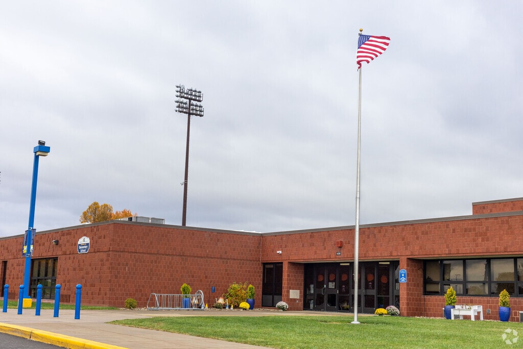 Wilmington Area Elementary School provides education in the neighborhood of 
Middlesex.