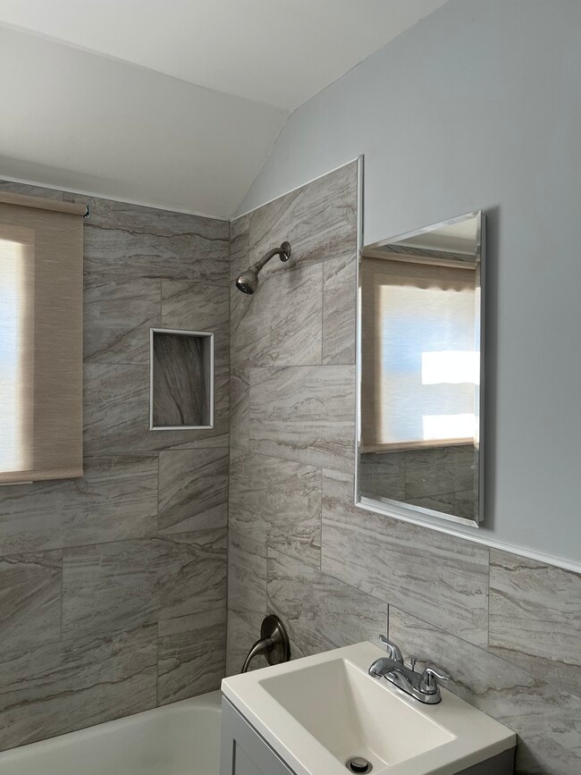 119 Dupont Place, Bridgeport, CT 06610 - photo 3