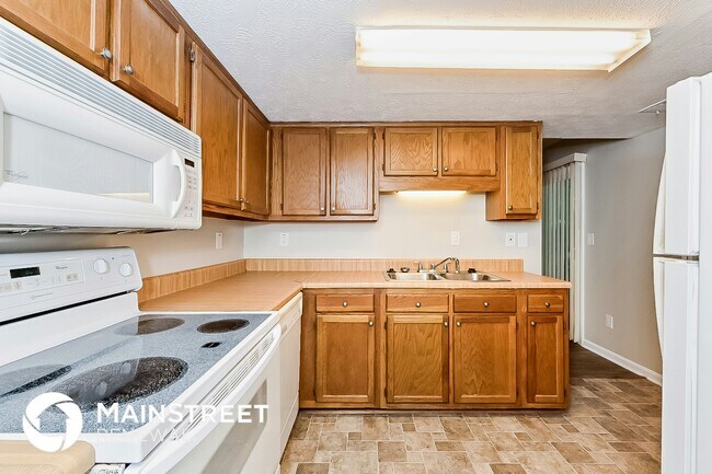 8305 Gledstone Way, Fairburn, GA 30213 - photo 7